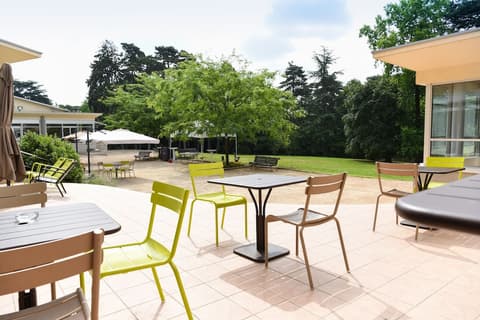 Valpré Lyon Hôtel, Terrace/patio