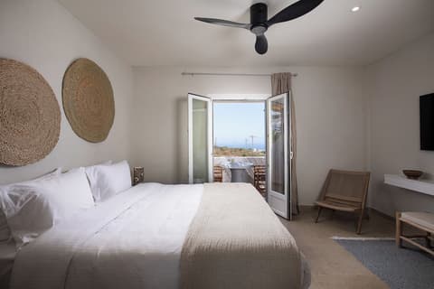 The Noverian Bios Santorini, Room