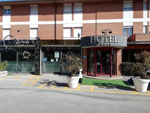 Hotel Rossi, Property entrance