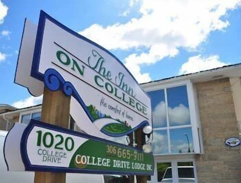 The Inn on College, Front of property