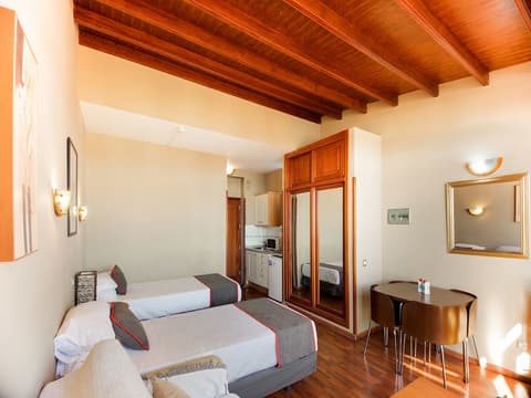 Miami Santa Catalina, Room