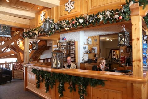 Hôtel Club le Crêt, Reception