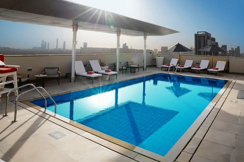 Centro Al Manhal by Rotana, Rooftop pool