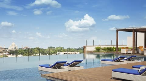 Taj Agra, Infinity pool