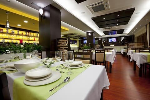 Hotel Viktor, Dining