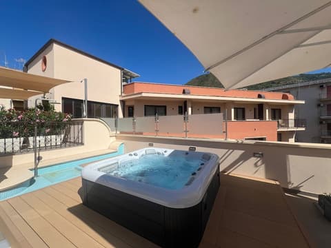 Artemis Hotel, Sundeck