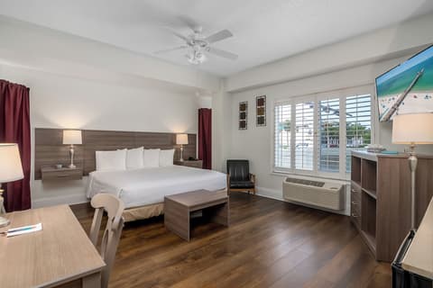 Naples Park Central Hotel