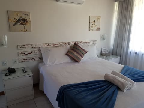 Coronado Beach, Room