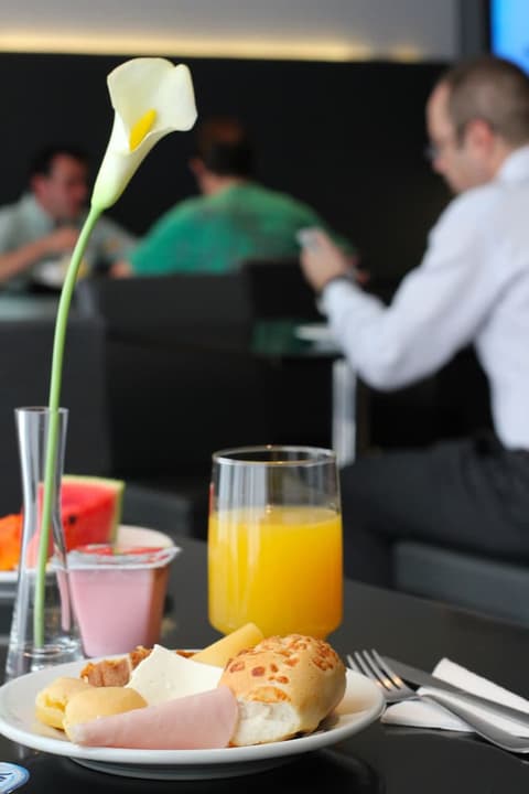 H3 Hotel Paulista, Food and drink