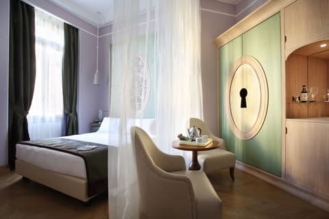 Château Monfort, Room