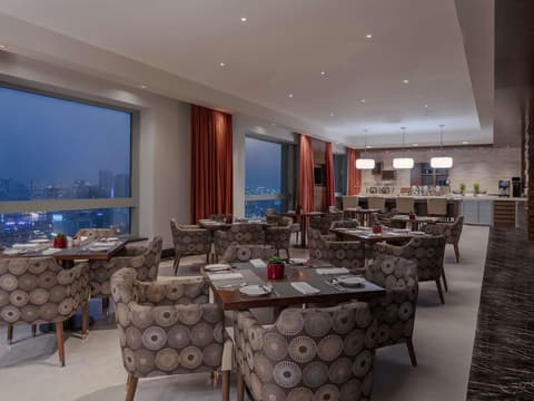 Swissotel Al Ghurair, Room