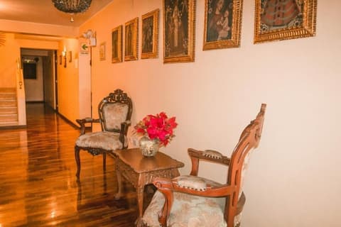 Hotel Manhattan Inn Airport