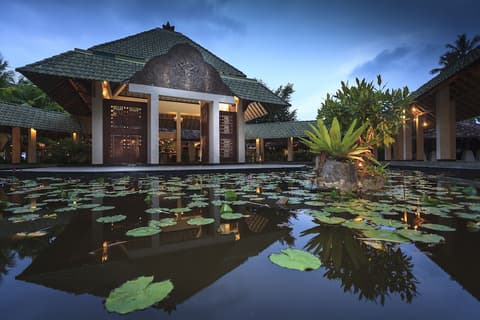 The Palms, Interior entrance