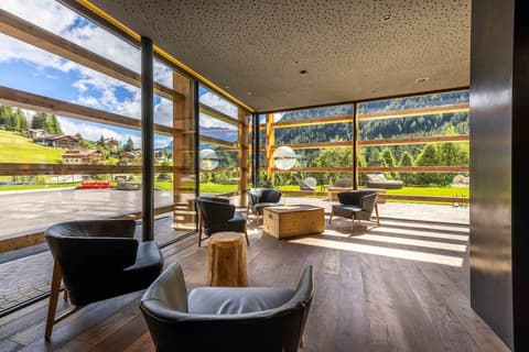 Hotel Cristallo, Reception