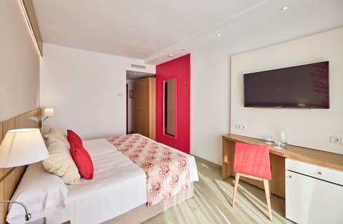 Universal Hotel Perla