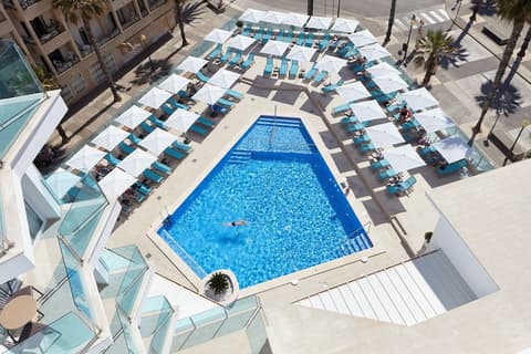 Universal Hotel Perla