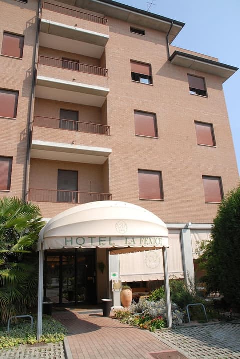 Hotel la Fenice, Exterior