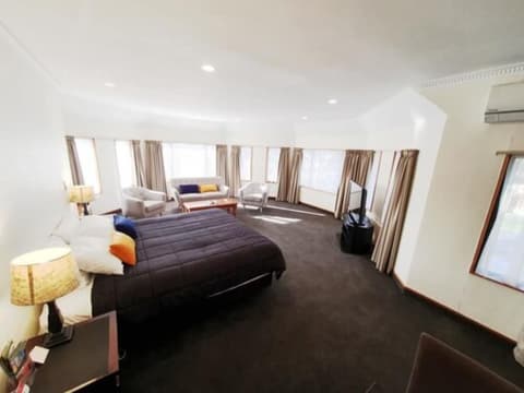 Fitzherbert Castle Motel, Room