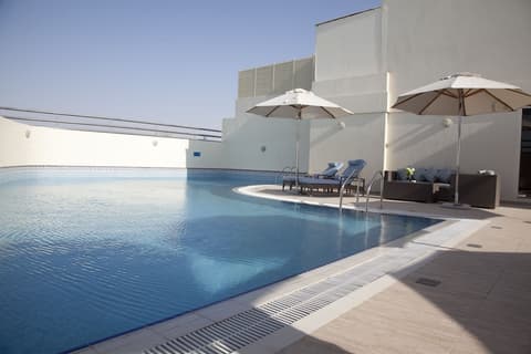 Grand Excelsior Hotel Al Barsha, Rooftop pool