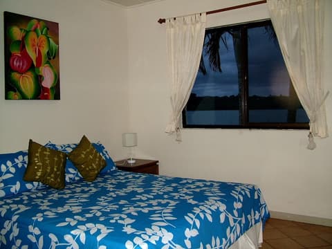 Pacific Lagoon Apartments, Room