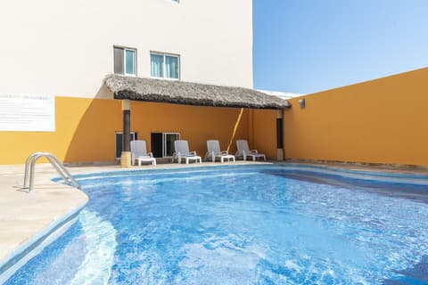 Hotel Gran Via, Outdoor pool