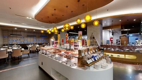 Radisson Gurugram Udyog Vihar, Breakfast area