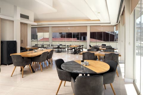 Atik Palace Hotel, Restaurant