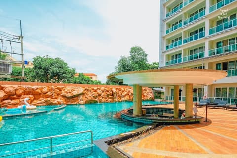Centara Nova Hotel Pattaya, Pool