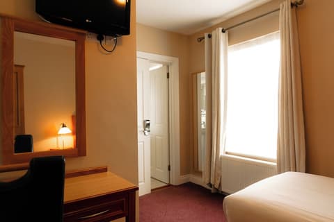 Phoenix Park Hotel, Room