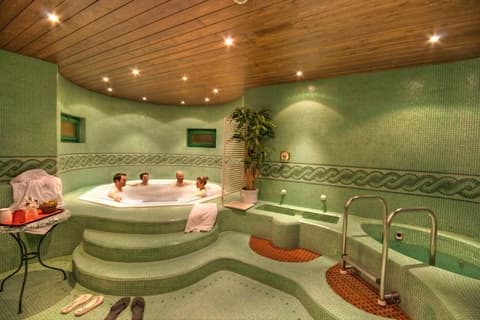 Franceschi Park Hotel