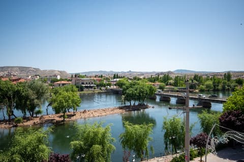 Lemon Cave Suites And Coffee House