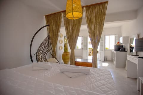 Phaos Santorini Suites