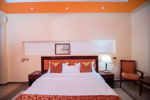 Falcon Heights Hotel, Room