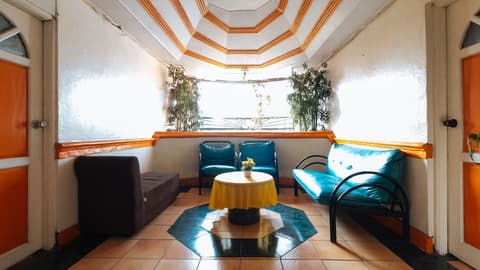 RedDoorz near East Avenue Medical Center