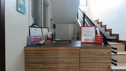 RedDoorz @ Golite Washington - Hostel