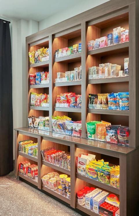 Hyatt Place Chicago Medical/University District, Gift shop