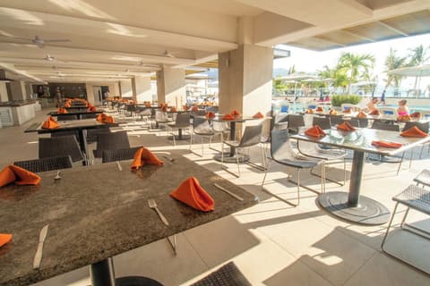 Copacabana Beach Hotel Acapulco, Restaurant