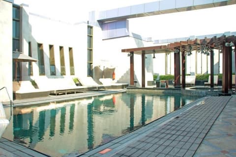 The Leela Hotel Deira, Outdoor pool