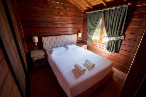 Flora Handüzü Resort & Wellness Bungalow Hotel