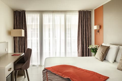 Mayflower Hotel, Room