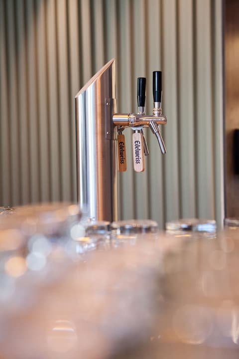 Hampton by Hilton Vienna Messe, Bar (on property)