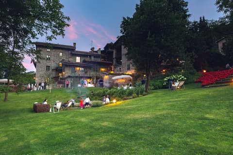 La Bursch, Front of property