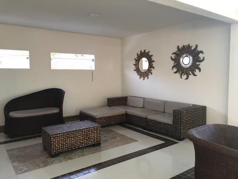 Sueds Segundo Sol, Lobby