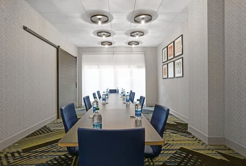 Holiday Inn Express Milwaukee Downtown by IHG