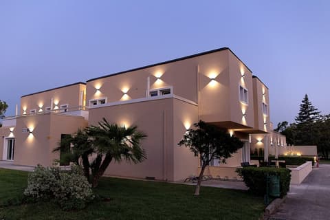 Hotel San Vincenzo Resort, Front of property