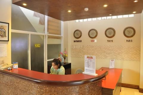 Reddoorz near Landers Superstore Cebu City