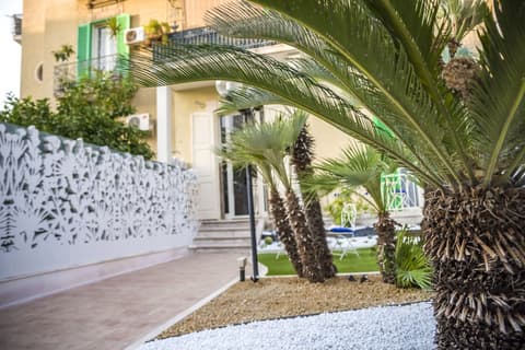 Room in B&B - Triple Room in B&b - a Stone's Throw From the sea