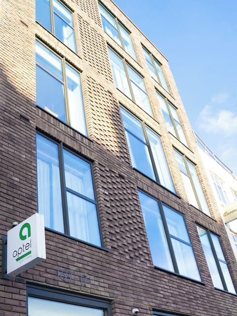 Aptel East, Exterior