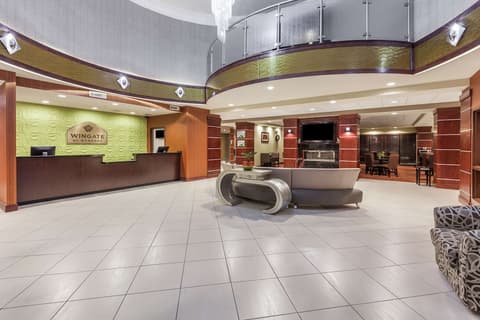 La Quinta Inn & Suites by Wyndham Tulsa Midtown