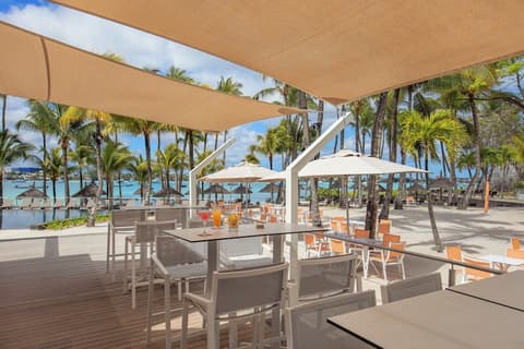 Mauricia Beachcomber Resort & Spa, Bar (on property)